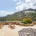 Olive Grove بيت للعطل Menetaí
